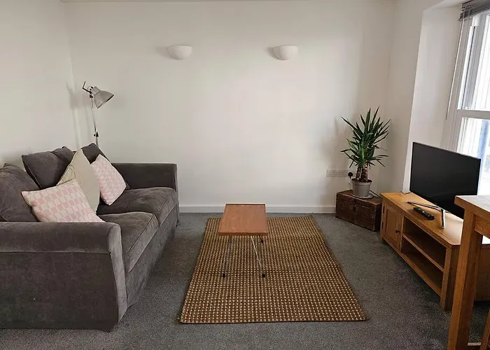 Beautiful And Bright !! Town/Harbour Apartment #1
