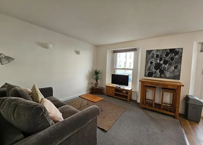 Beautiful And Bright !! Town/Harbour Apartment #1
