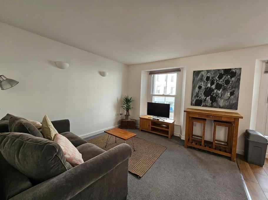 Beautiful And Bright !! Town/harbour #1 Apartment *